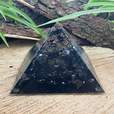 Obsidian CHI Pyramide Wurzelchakra 12x12cm