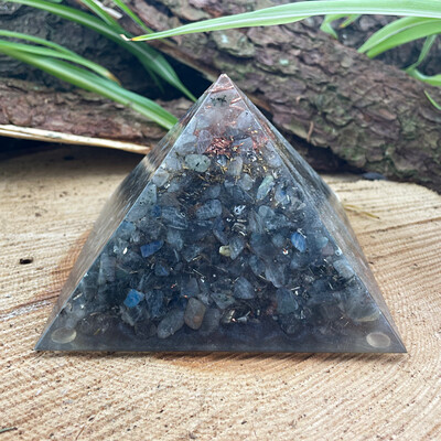 Mondstein grau CHI Pyramide Sexualchakra 12x12cm Mondstein grau CHI Pyramide Sexualchakra 12x12cm