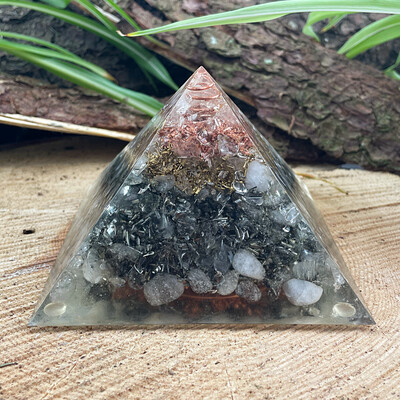 Bergkristall CHI Pyramide Kronenchakra 12x12cm