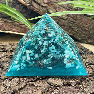 Türkis CHI Orgonit Pyramide Halschakra Türkis CHI Orgonit Pyramide Halschakra