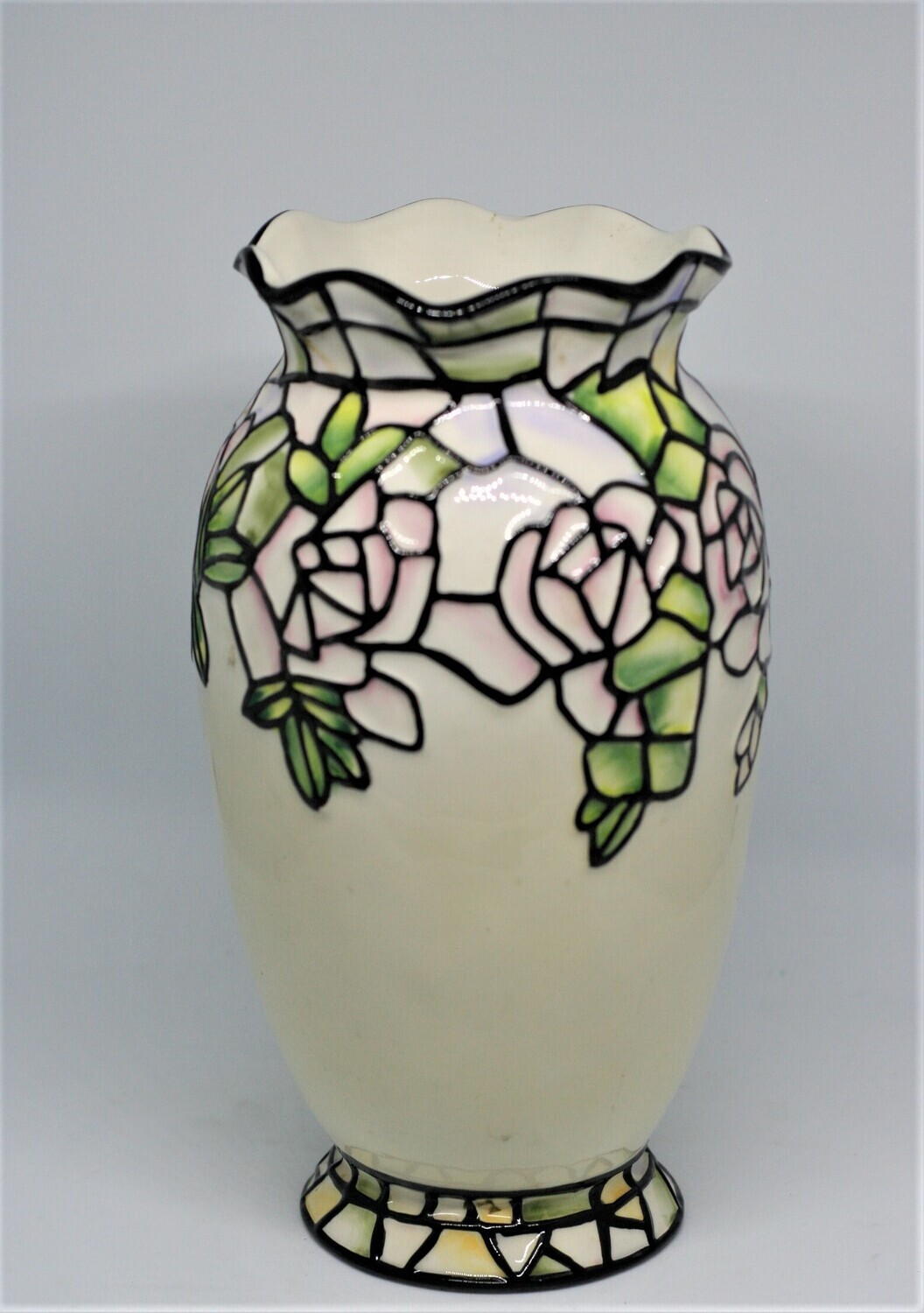 Elegant Floral Arrangement: Pink Roses and Green Leaves on Vase