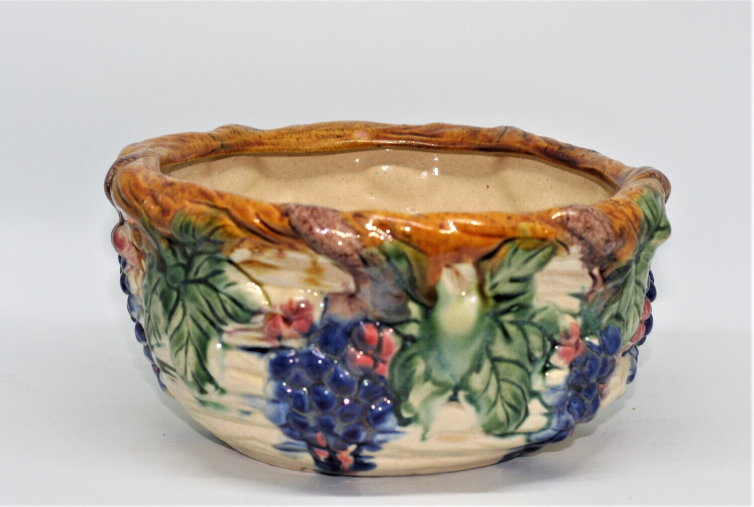 Grape Cluster Fruit Bowl: Elegant Decor for Your Table