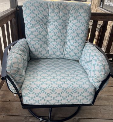 Voyage Breeze Vinings Swivel Rocker Chair