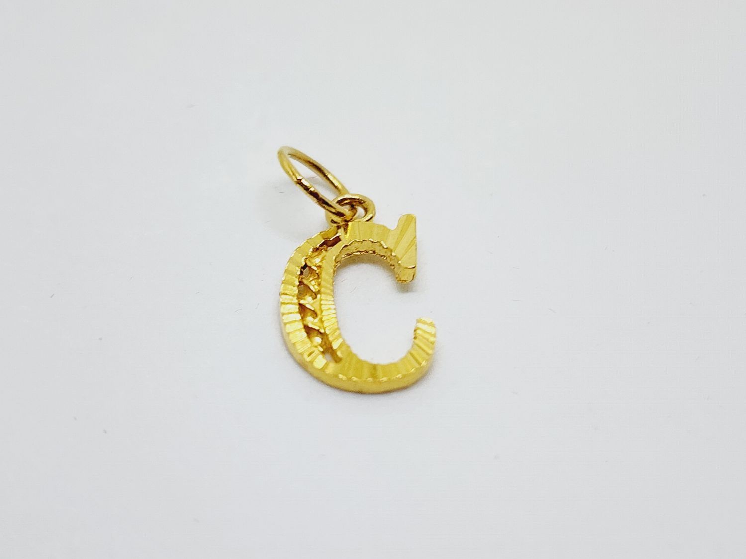 Locket Huruf C 916