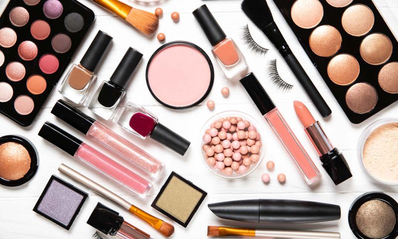 Corso individuale di self make-up € 149,00 + iva, anziché € 250,00. Prenota subito con € 25,00