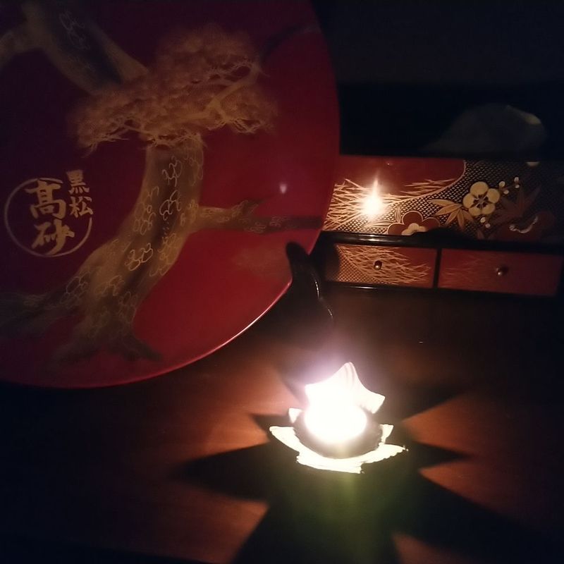 陶製モミの木型のロウソク立て