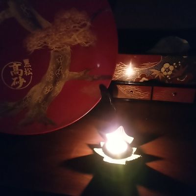 陶製モミの木型のロウソク立て