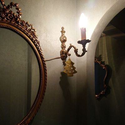 絵画のようなモミの木の手作りやきもの飾り