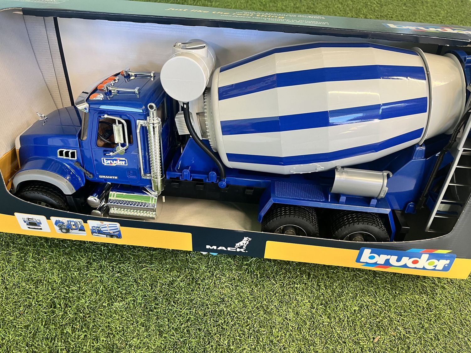 MACK Granite Cement mixer