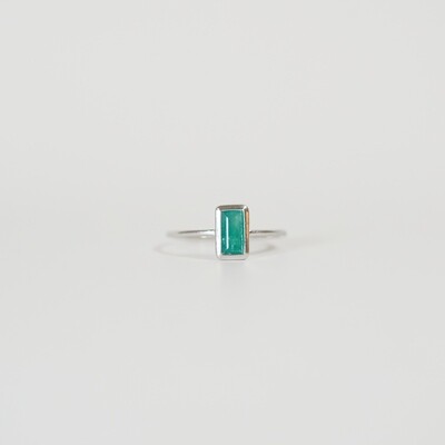 14K White Gold And Emerald Ring
