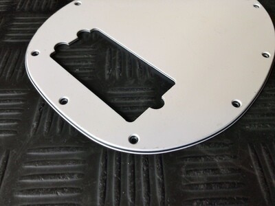Music Man Stingray 4-string 3-ply pickguard white