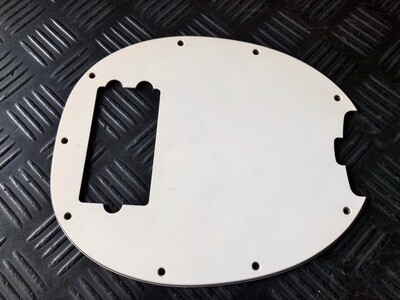 Music Man Stingray 4-string 3-ply pickguard crème