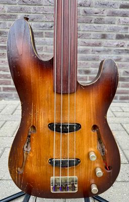 BlackBeard Custom fretless P Double