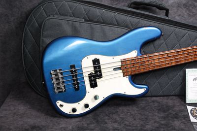 Olinto 5-String P/J Blue Velvet Relic
