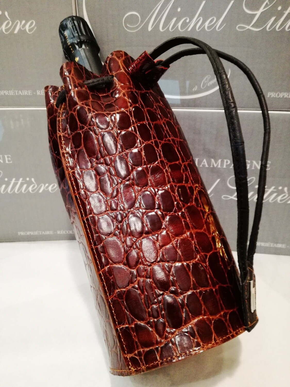 PORTABOTTIGLIA MODELLO BORDEAUX IN VERA PELLE REALIZZATO A MANO CON GLACETTE INTERNA ESTRAIBILE