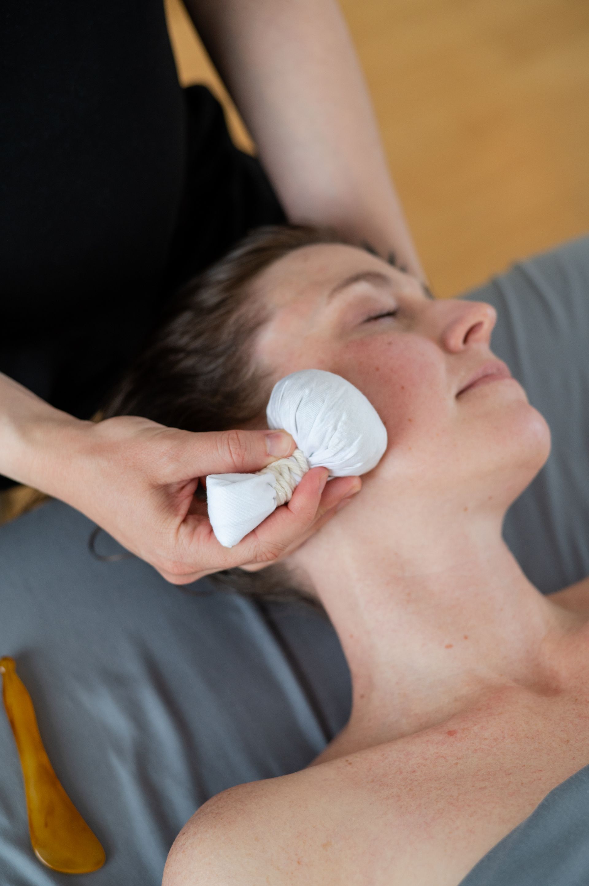 Thai Herbal Poultice Facial Massage