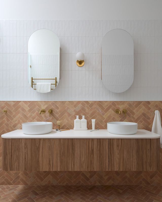 Pill Mirrored Cabinet