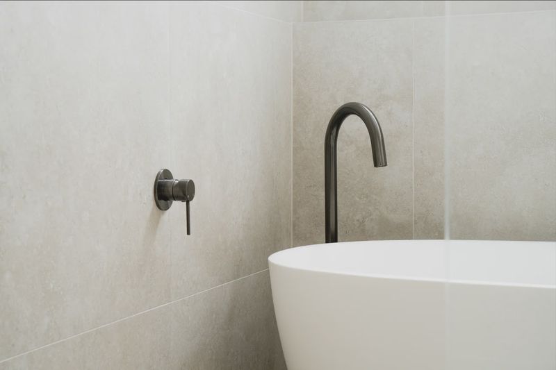 Round Freestanding Bath Spout