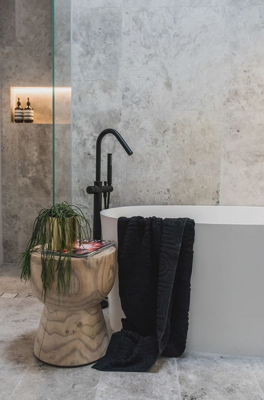Round Pinless Freestanding Bath Spout And Hand Shower