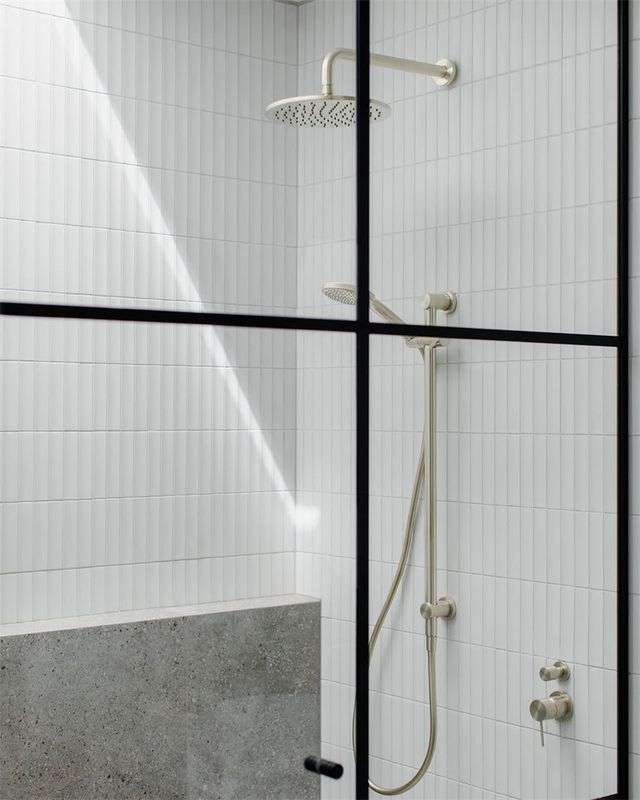 Mecca Shower Rail With Air Shower