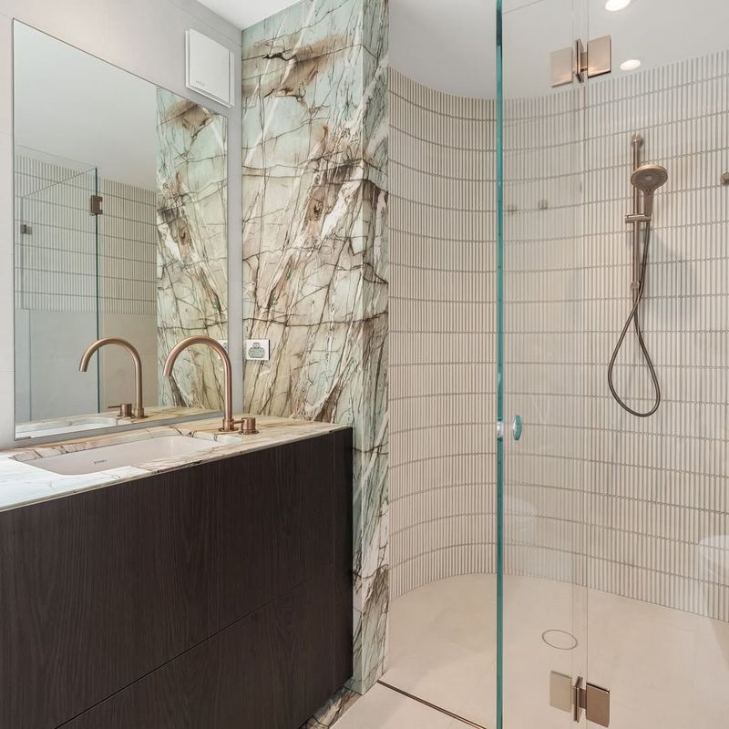 Opal Shower Rail