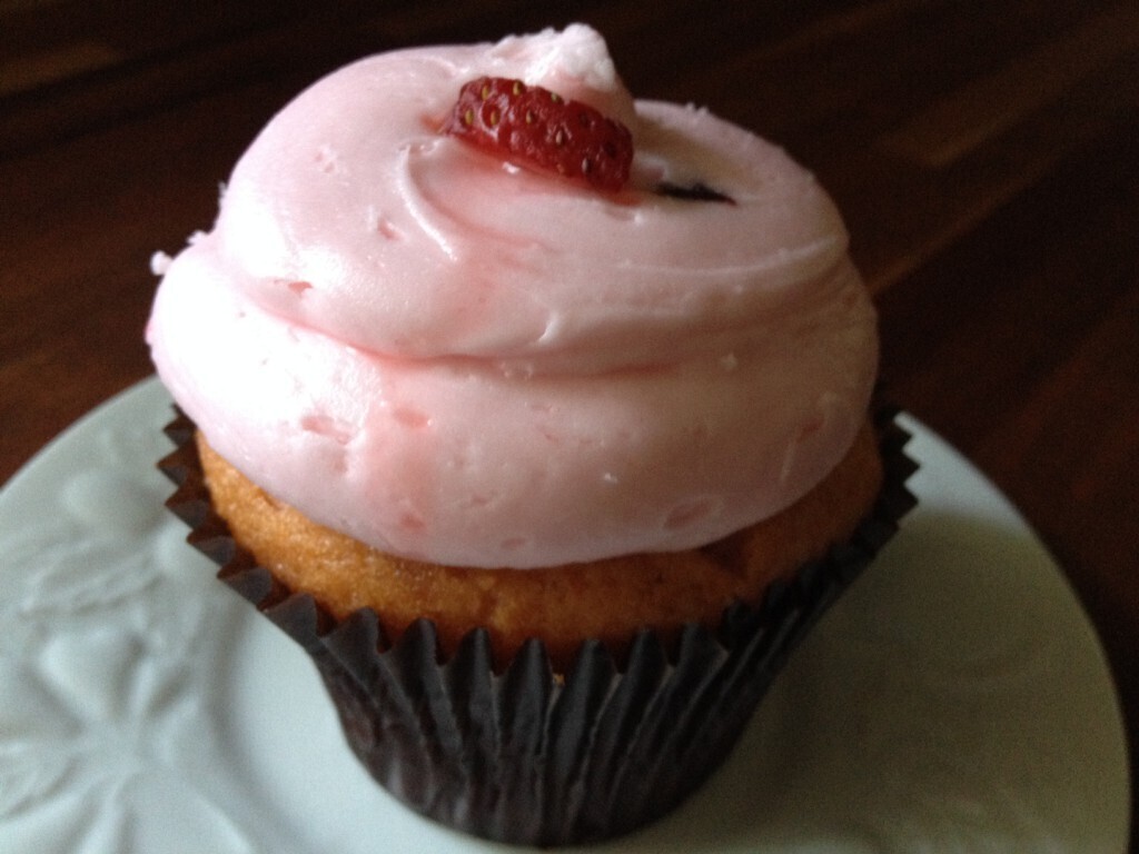 1 Single Signature Gourmet Cupcake - Strawberry