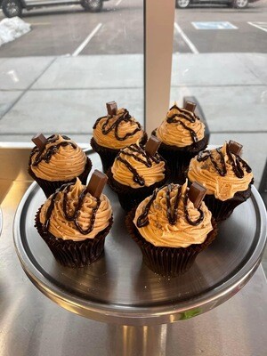 1 Dozen Specialty Gourmet Cupcakes -  Kickin&#39; Kat