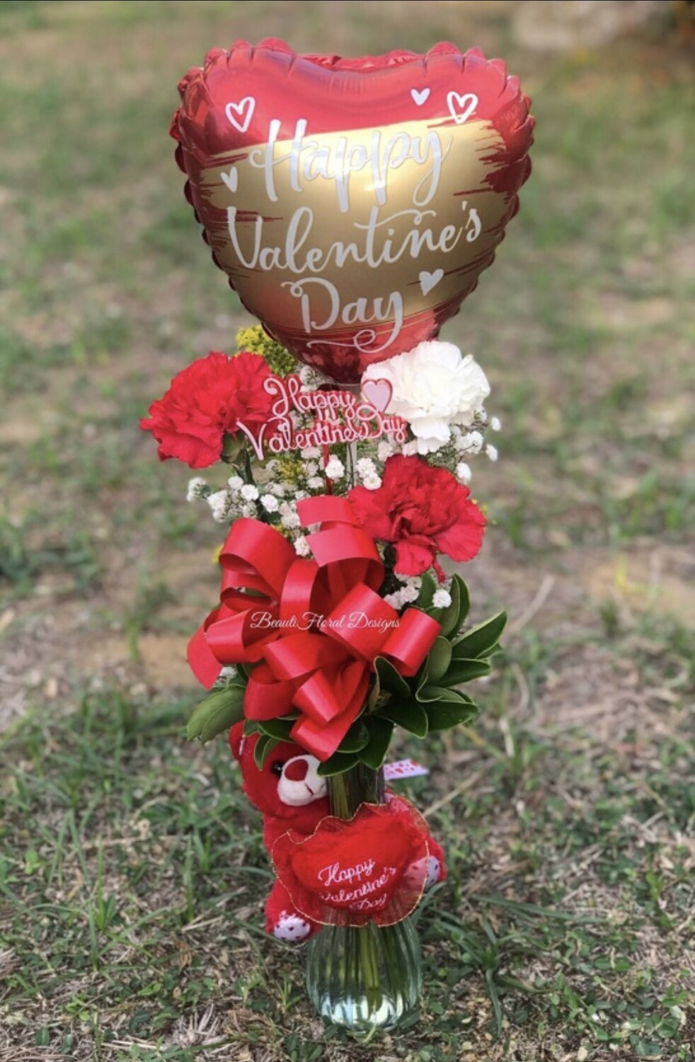 Valentines carnations vase arrangement
