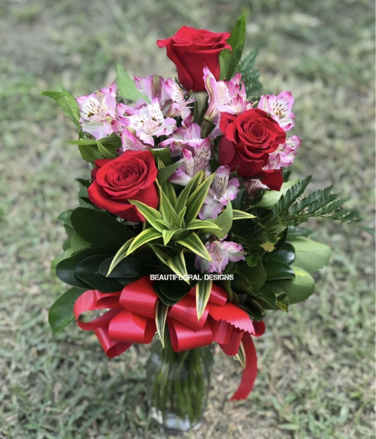 Roses &amp; alstroemerias vase arrangement