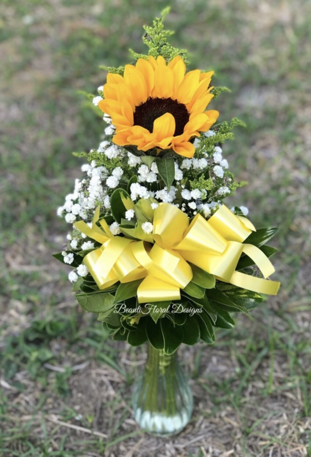 1 Sunflower in a vase