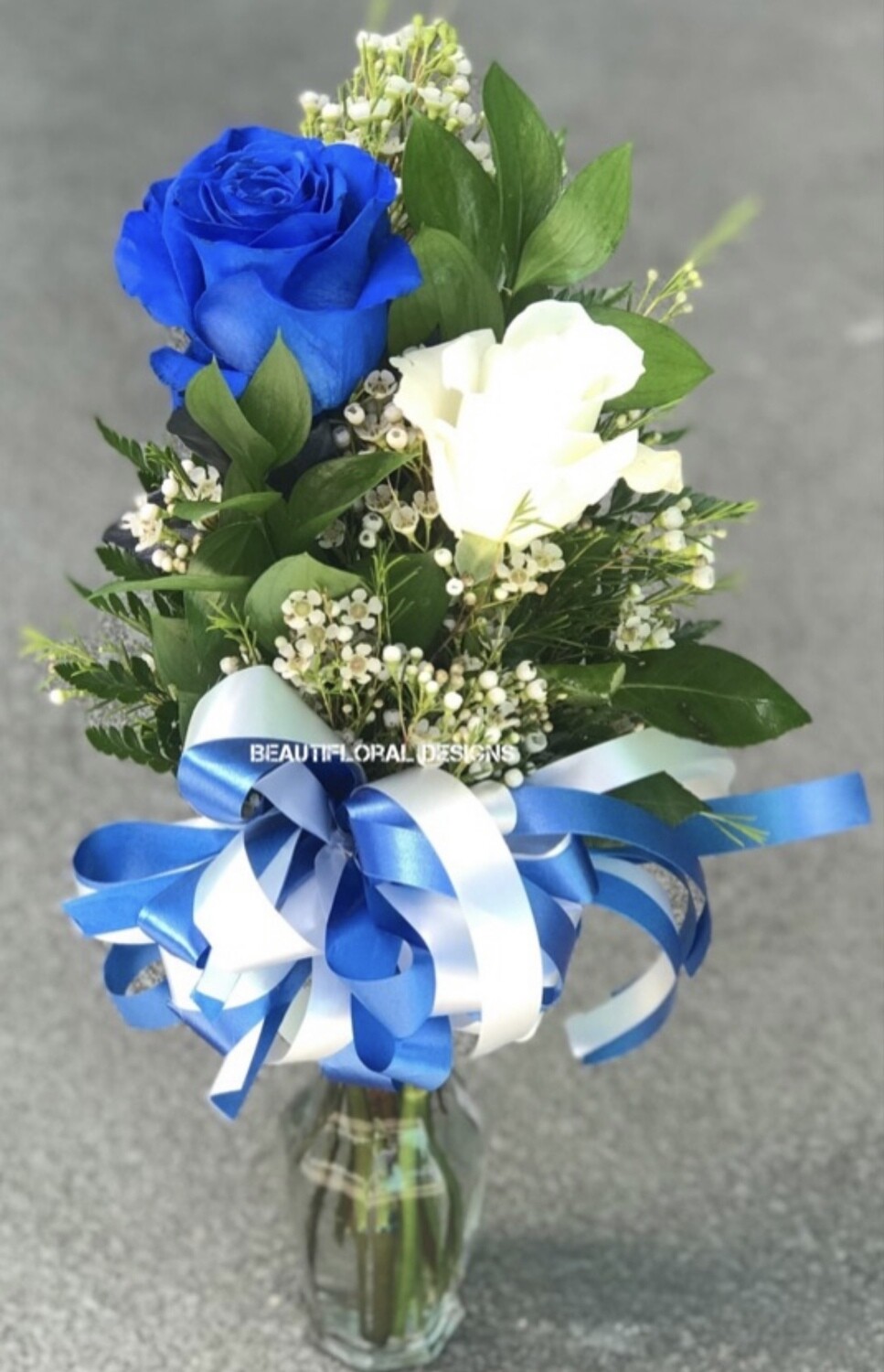 2 Roses in a vase