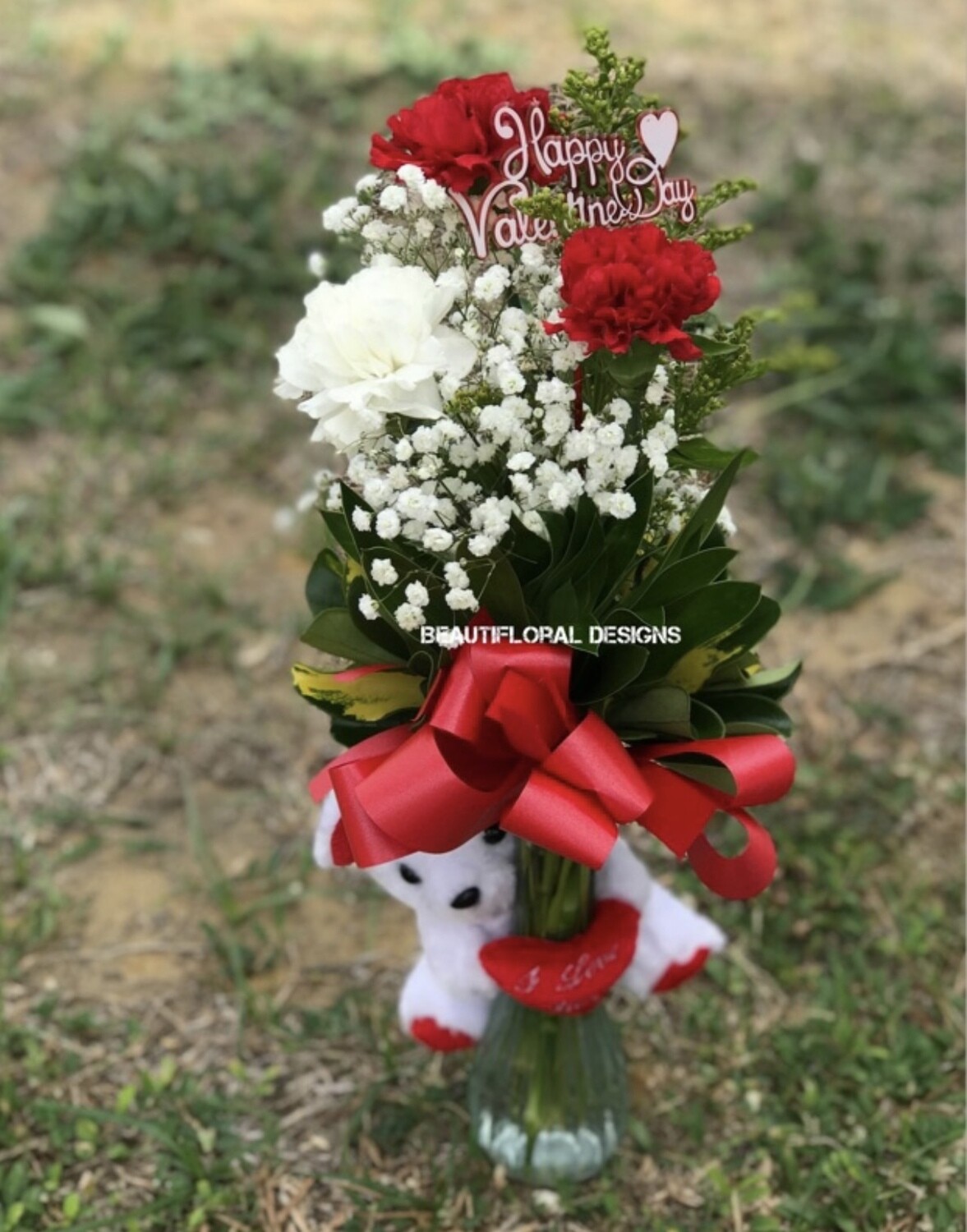 3 Carnations vase arrangement