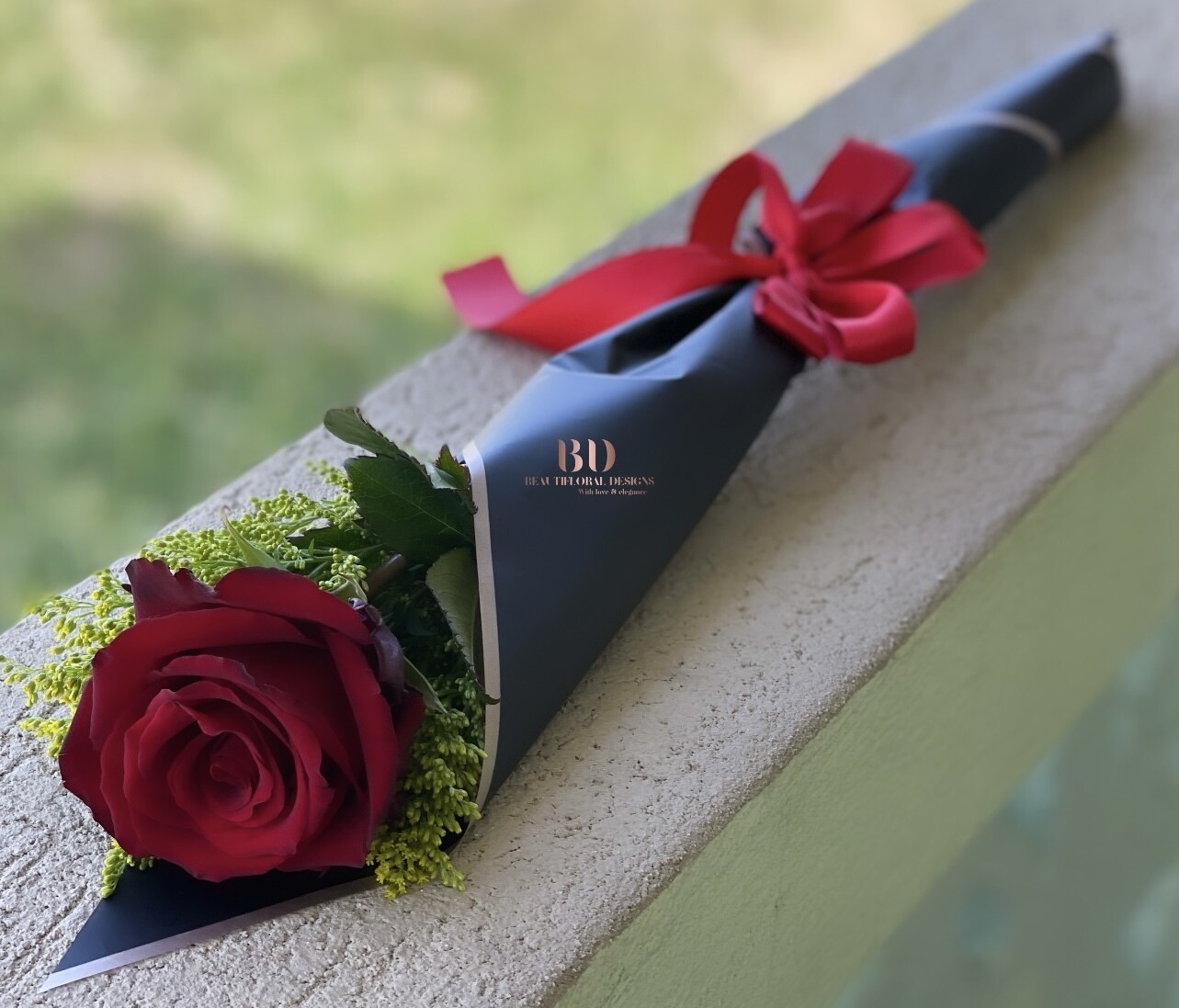 1 rose in black lux wrap
