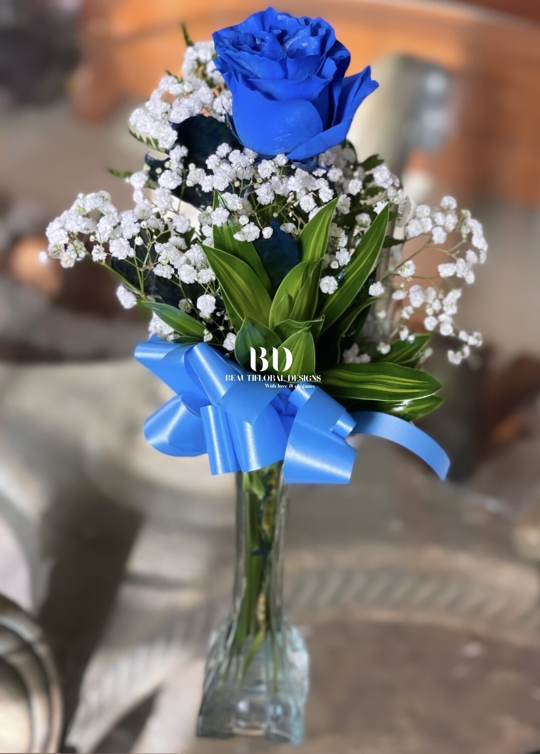 1 blue rose in a vase (special offer)
