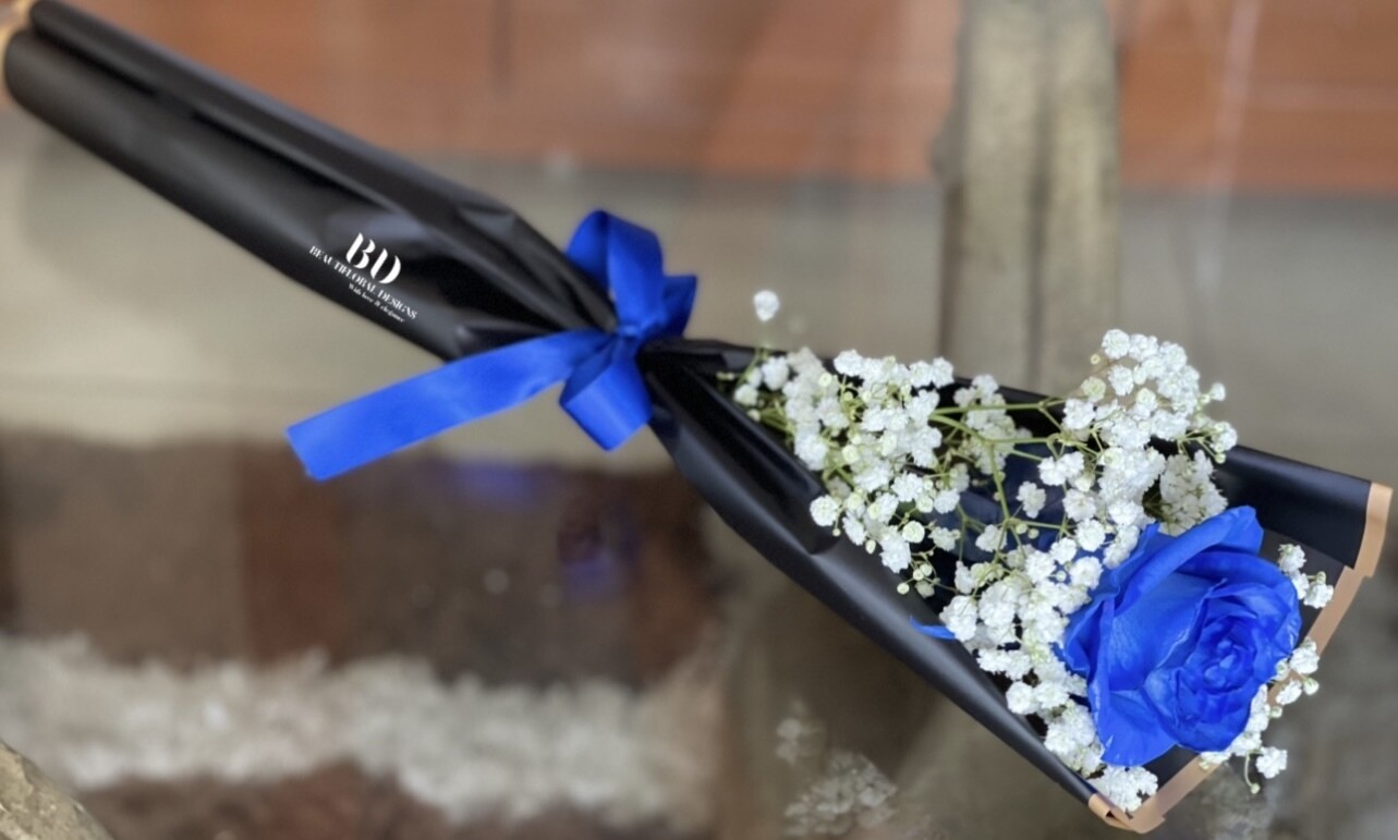 1 blue rose in lux wrap