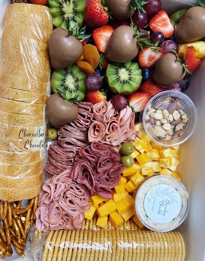 Medium Charcuterie