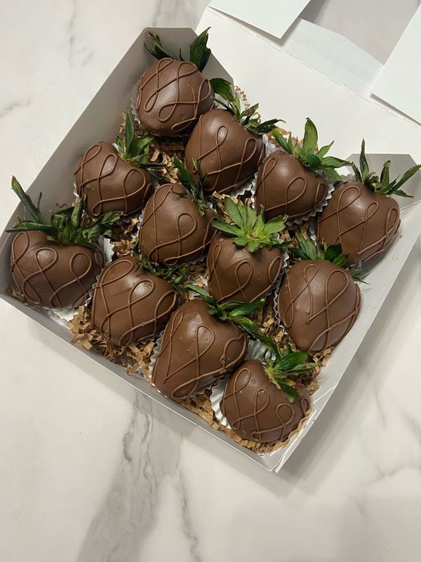 Dark Chocolate Strawberries (12)