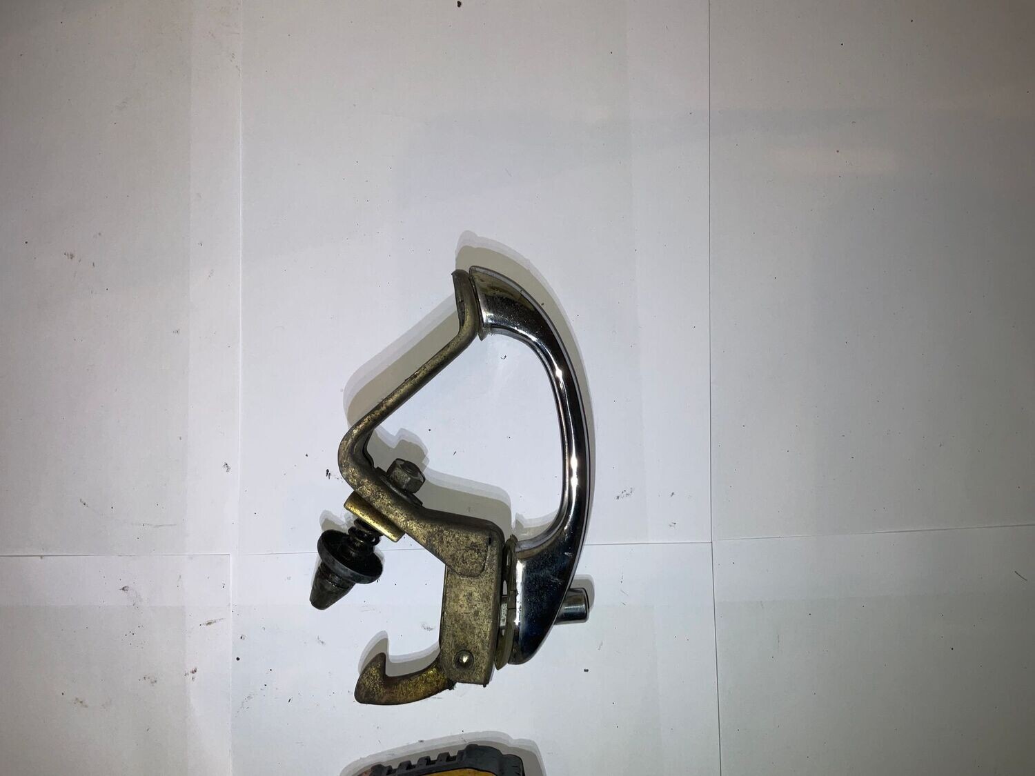 Bonnet Handle and Latch