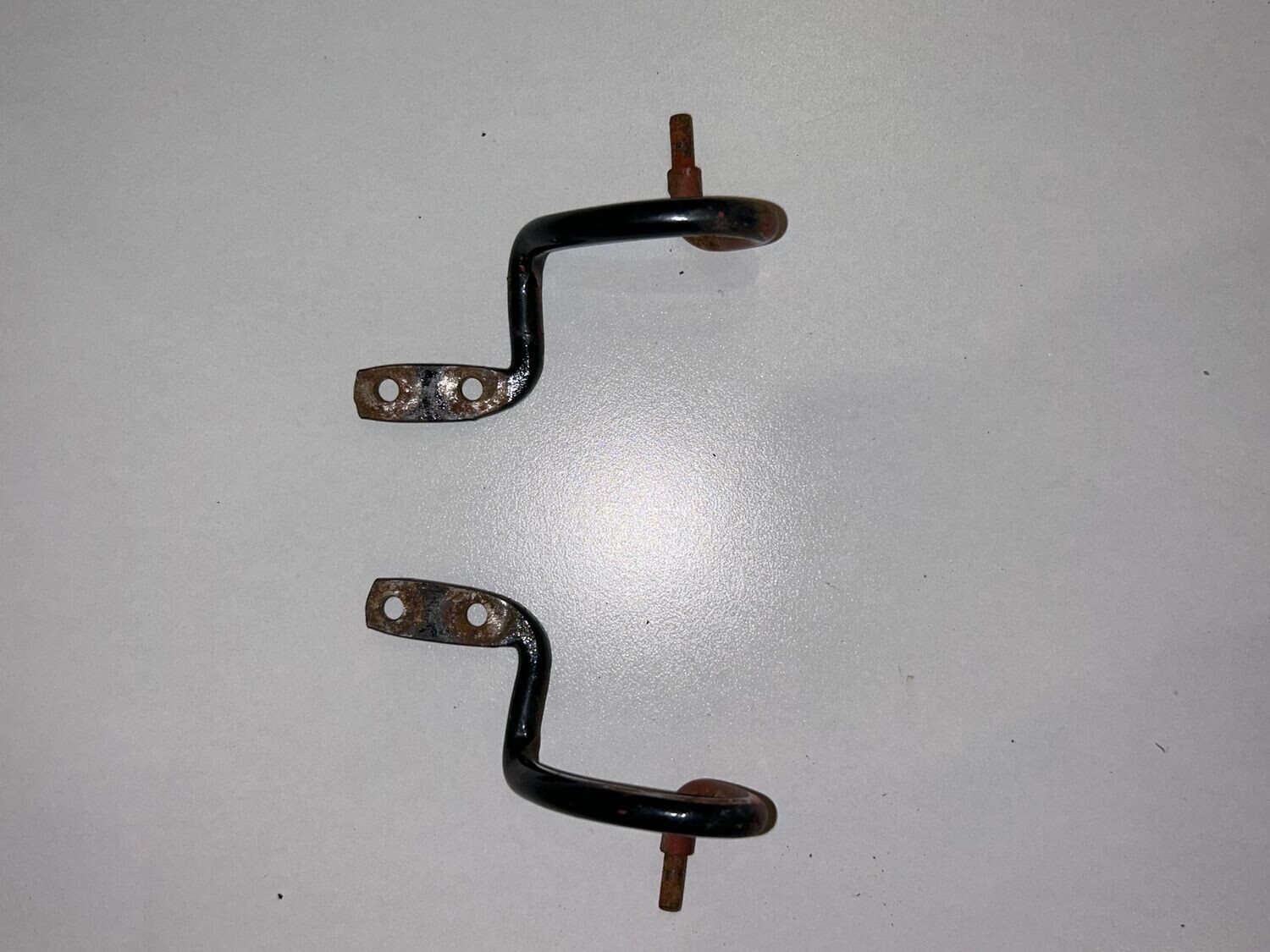 GLOVEBOX LID HINGES