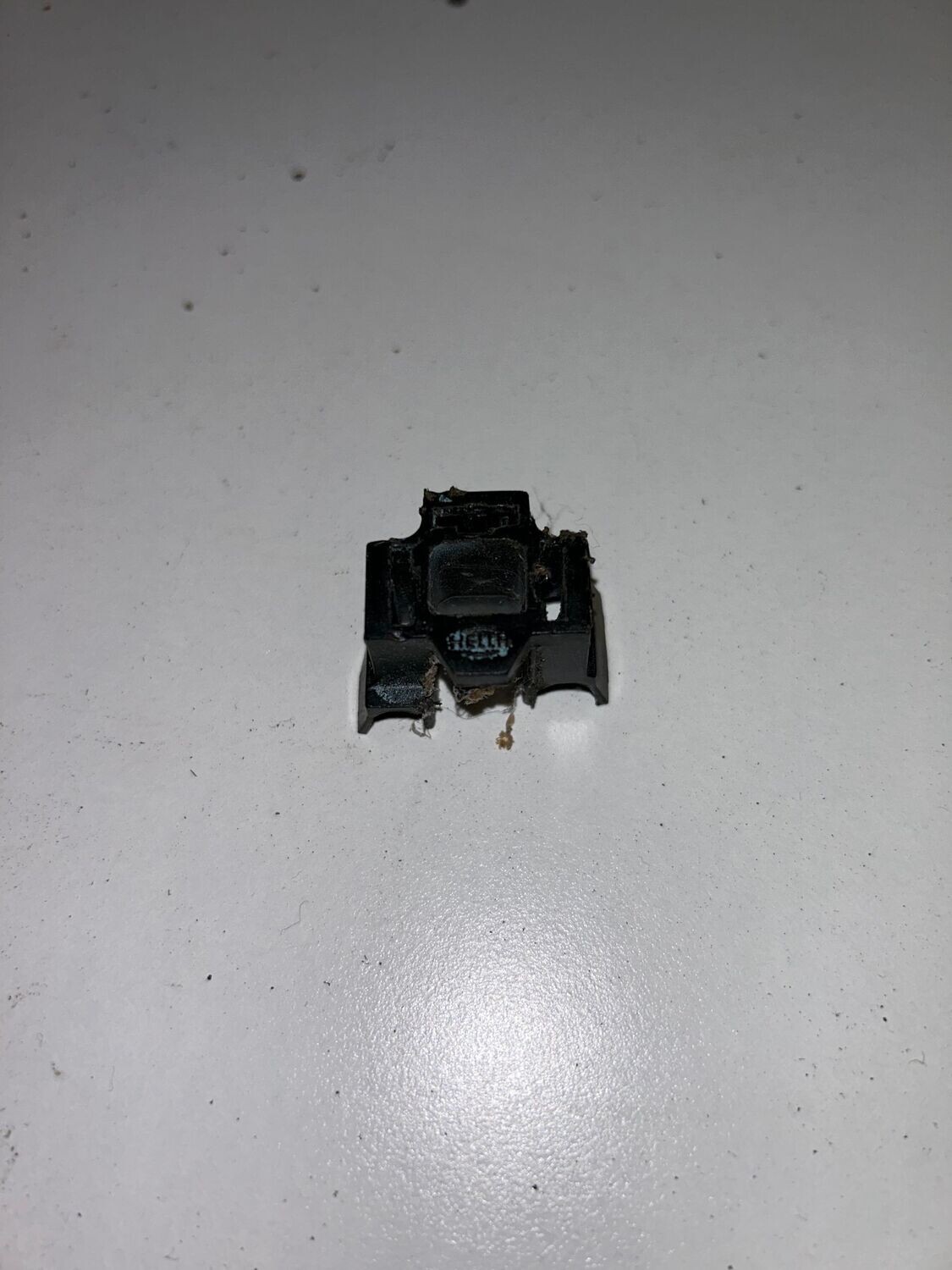 3 slot headlight connector holder