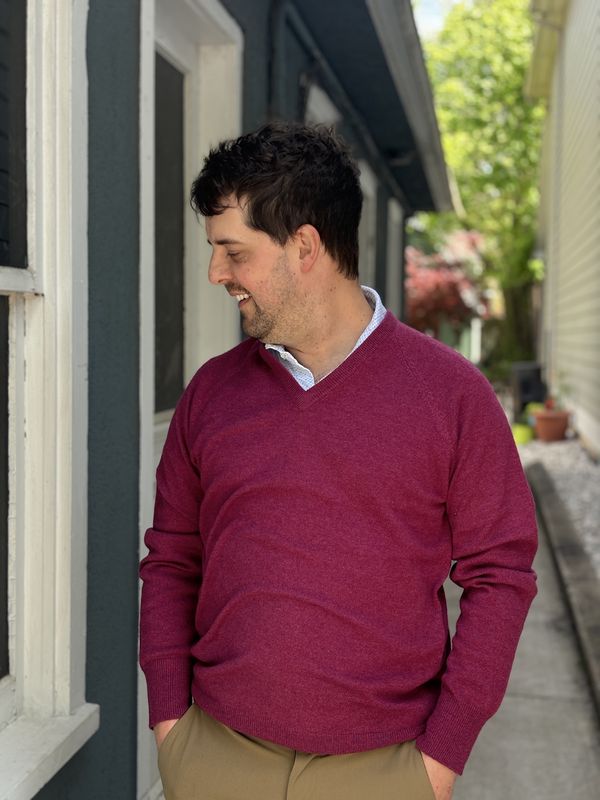 Men’s V- Neck Sweater - Logenberry