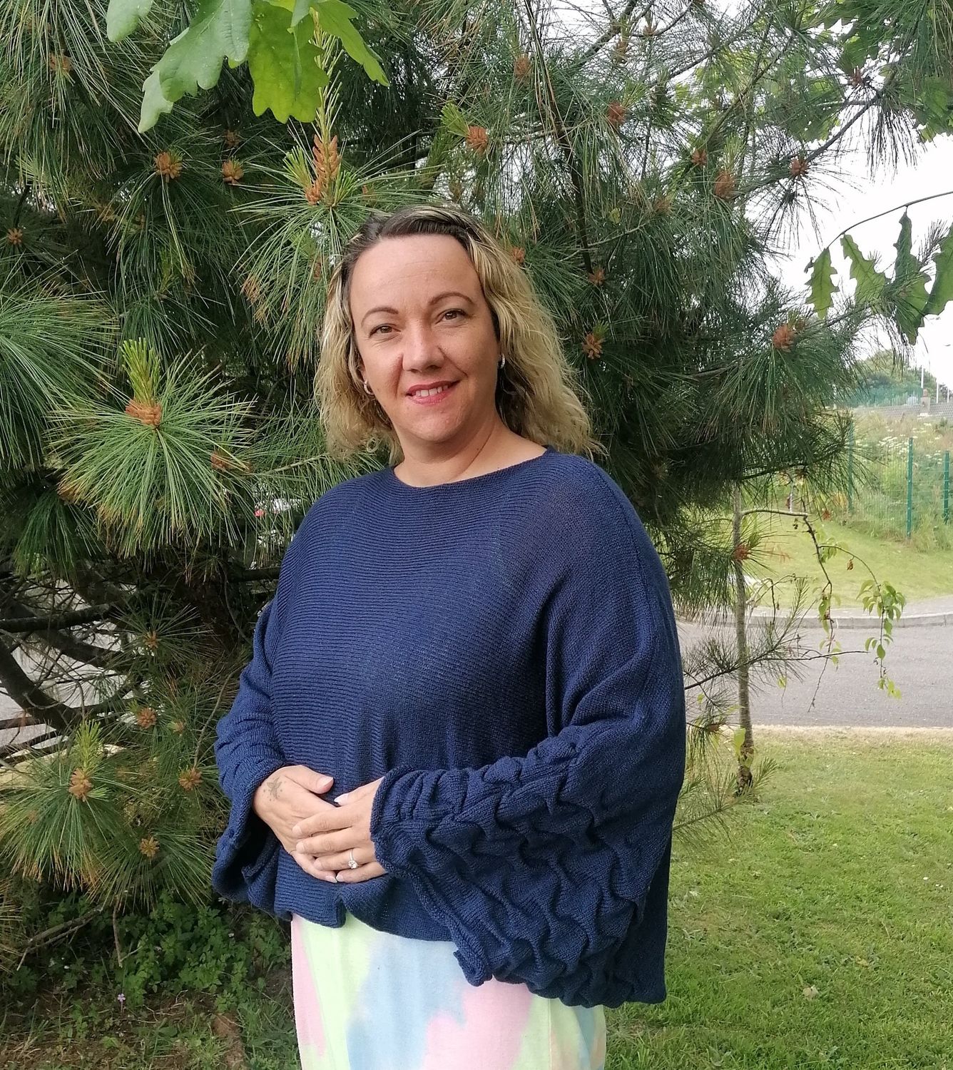Ruffle Sleeve Geansaí- Navy