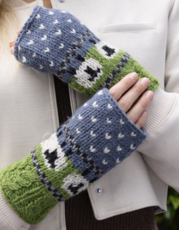 Aran Sheep Cable Handwarmer - Blue/Green