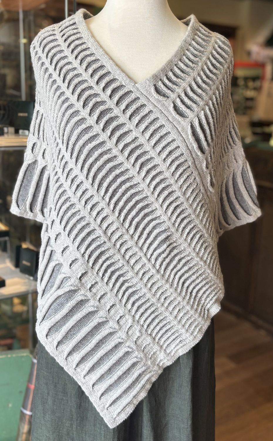 Atlantic Poncho - Feather (X)