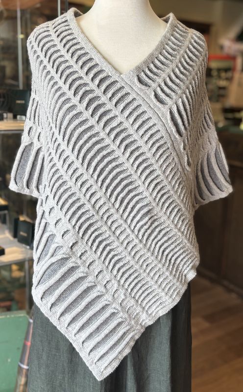 Atlantic Poncho - Feather (X)