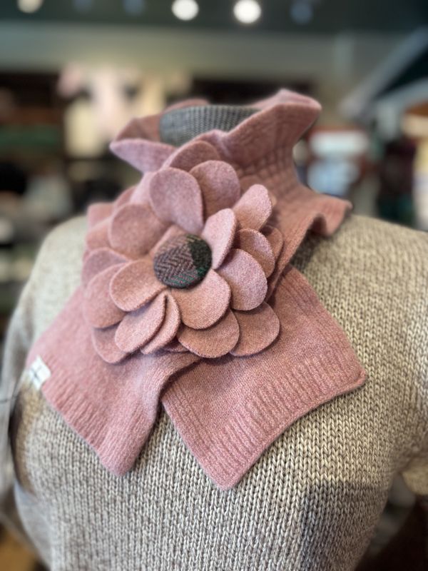 Floral Collar Scarf - Pale Pink