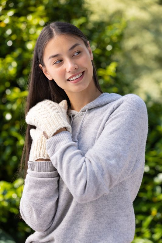 Aran Cable Mittens- White