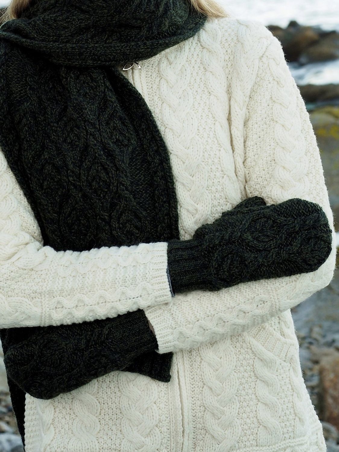 Super Soft Merino Wool Leaf Design Mitts, Colour: Army Green