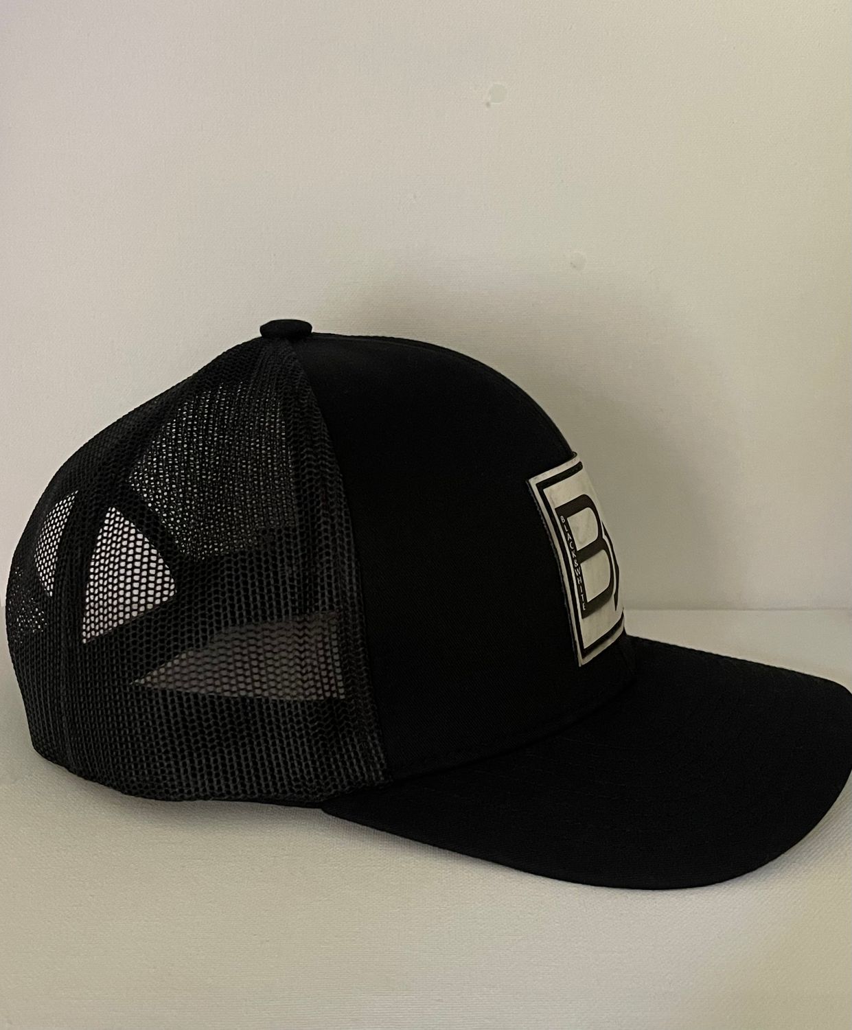 B Logo Hat (T)