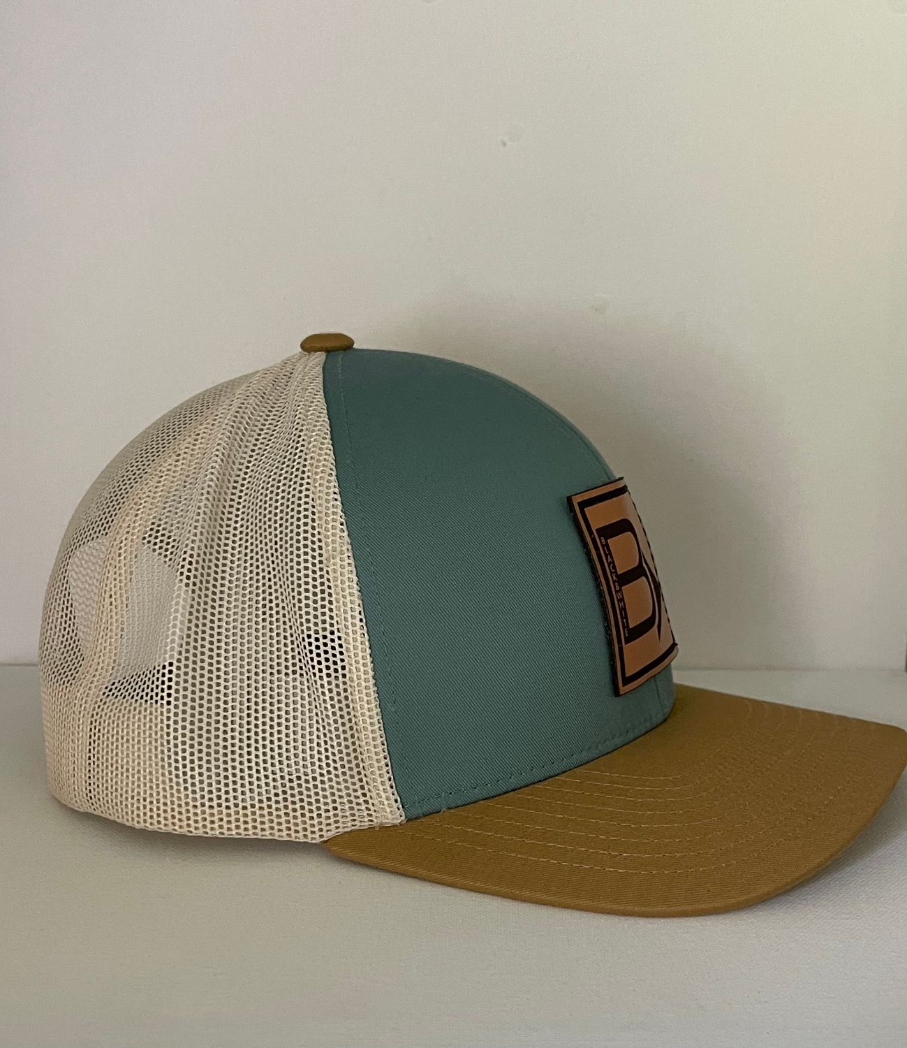 B Logo Hat (T)